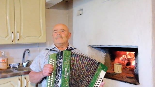 ЗА ОКОЛИЦЕЙ ТУМАН! ПРОСНУЛСЯ В 4 УТРА ,ПОСМОТРЕЛ НА СЕВЕР, КРУГОМ ТУМАН НАД РЕЧКОЙ! ВОТ ВАМ И ПЕСНЯ смотреть онлайн