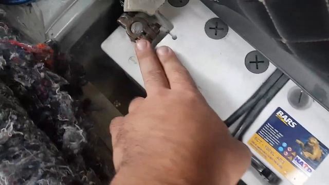 Какую клемму АКБ снимать ПЕРВОЙ , И НАДЕВАТЬ ПЕРВОЙ смотреть онлайн