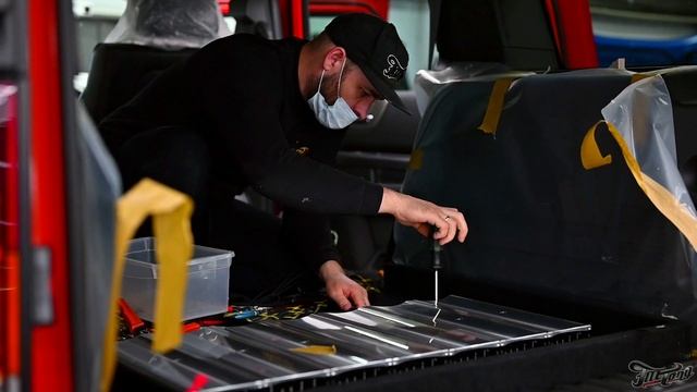 Hummer H2. Постройка акустической системы. Установка сабвуфера / Хаммер установка звука и шумки! смотреть онлайн