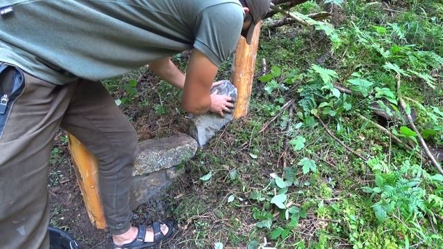 Построил домик из камня в горах.Жарю стейки на камне. смотреть онлайн
