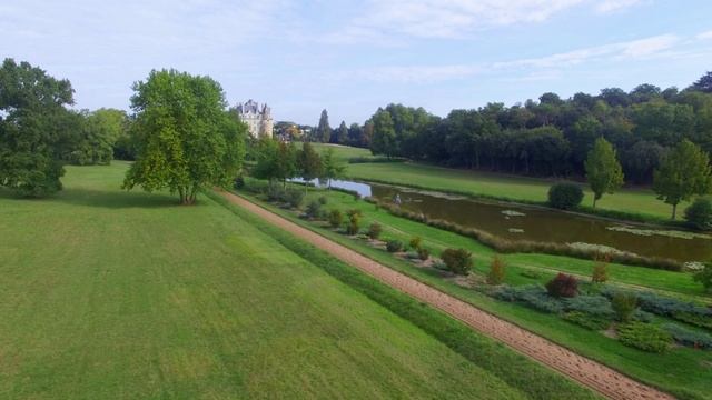Château de Brissac | Vol en drone смотреть онлайн