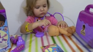 Доктор Плюшева игрушки играются набор доктора Doc McStuffins suitcase set playin