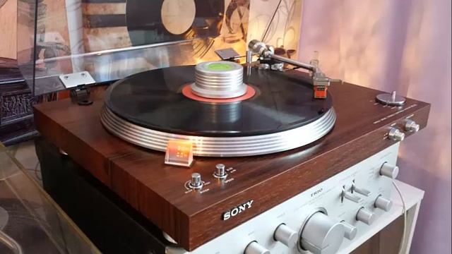 После 30 летнего перерыва Sony возобновила производство виниловых пластинок смотреть онлайн