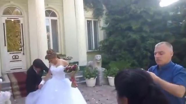 невесту об асфальт. Свадьба года. Горько!!! смотреть онлайн