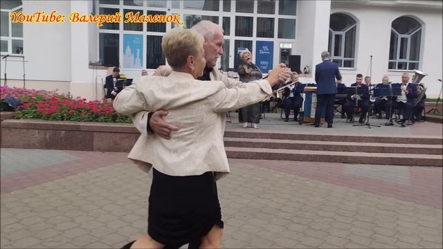 Красивый танец на улице! СМОТРИТЕ!!! смотреть онлайн