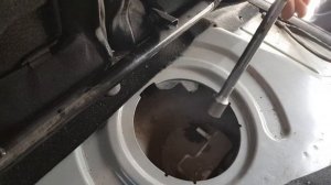 Снимаем модуль топливного насоса на Лада Ларгус