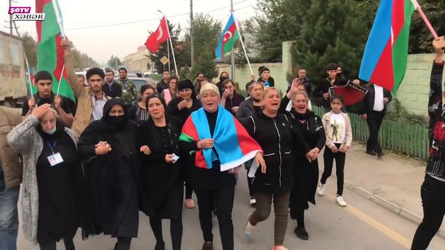 Şəhidin qapısında vağzalı çalındı - Samir Fərzəliyevin ailəsi fəryad etdi - AĞDAM смотреть онлайн