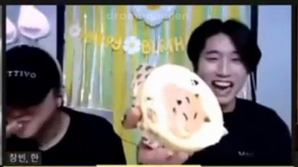 Хан Джисон ведет себя (не)адекватно на протяжении 5-и минут