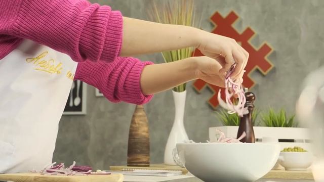 Рецепт салата Охотничий с колбасой - Брестский мясокомбинат смотреть онлайн