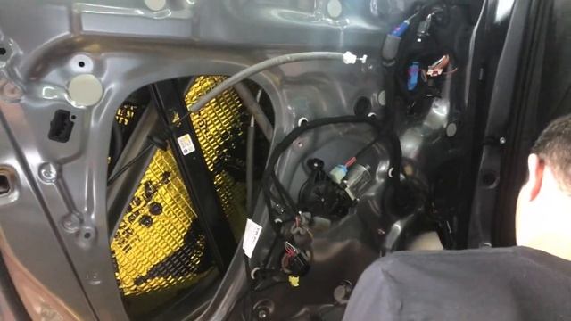 Skoda Kodiaq шумка дверей. Потише в салоне, получше звучит музыка, глуше закрываются двери смотреть онлайн