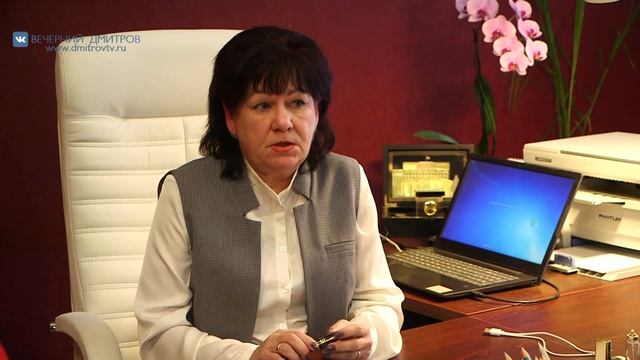 На спортивной площадке Дмитровской средней школы №1 смотреть онлайн