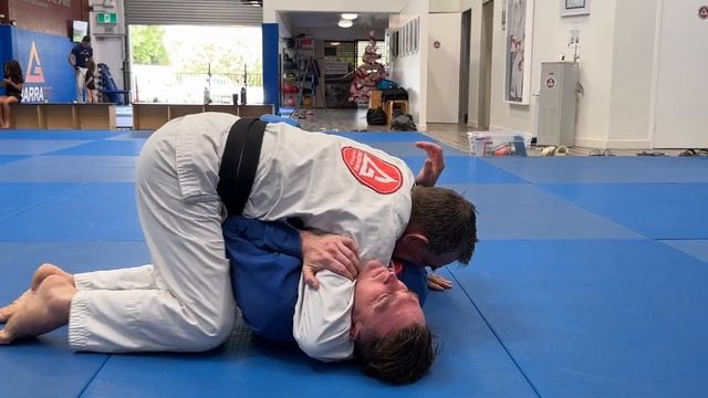 Guard Passing II -- Switch Sides From Stack Pass To Knee Slice смотреть онлайн