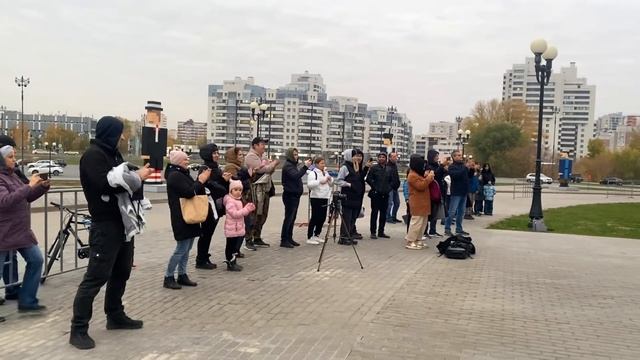 Казанские Танцоры Tuzelity Танцуют Шаффл ! Заразительная Музыка :)