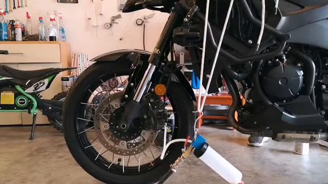 Crosstourer, VFR1200X brake bleed, fluid chanage/replacement!! смотреть онлайн