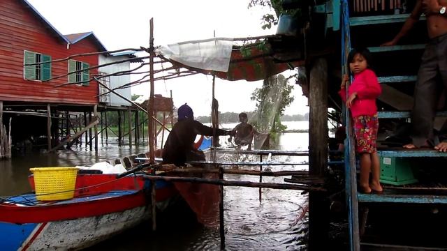 cambo 0986 швартуемся к рыбацкому домику, озеро Тонлесап смотреть онлайн