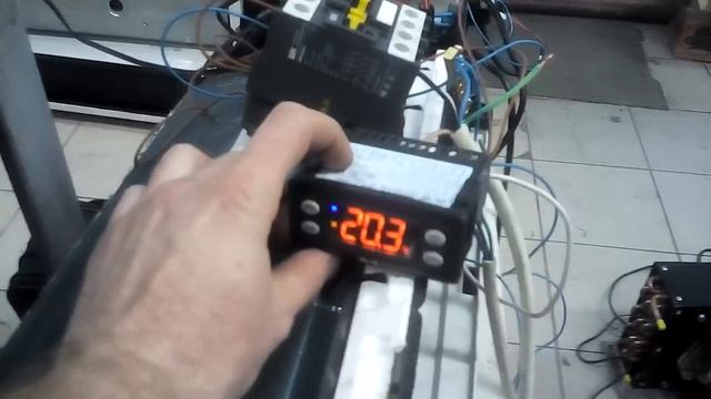 Агрегат для охлаждения цветочной камеры из кондиционера и контроллера Eliwell 974