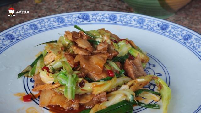 回锅肉竟然是个减肥菜，德哥做莲白回锅肉，超级下饭却不能吃饭【三德子美食】 смотреть онлайн