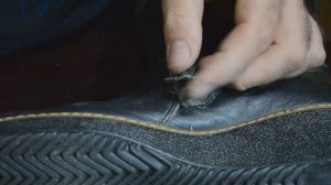 Как правильно установить бегунок (собачку) на молнию в обувь пример  № 3