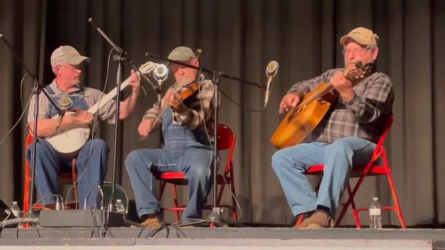 Logan County Blues - The Round Peak Boys смотреть онлайн
