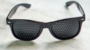 Очки тренажеры для глаз с дырочками с перфорацией для тренировки зрения