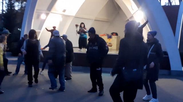 НАДІЮ НЕСТИ!??/ТАНЦЫ В ПАРКЕ ГОРЬКОГО ХАРЬКОВ ОКТЯБРЬ 2021 смотреть онлайн