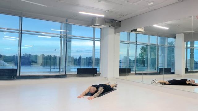 80 Подъем разноименной правой руки и левой ноги лежа смотреть онлайн