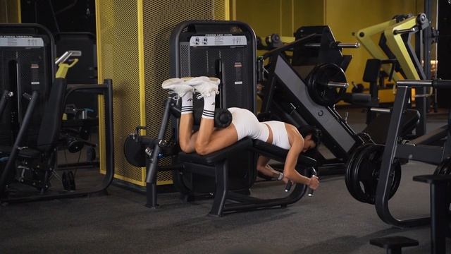 Обзор тренажера E-7001 Сгибание ног лежа (DHZ Fitness) смотреть онлайн