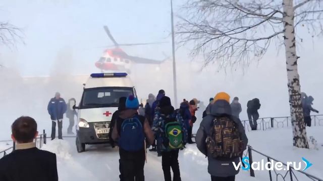 Вертолёт приземлился в Верхней Салде, 17.11.2016 смотреть онлайн