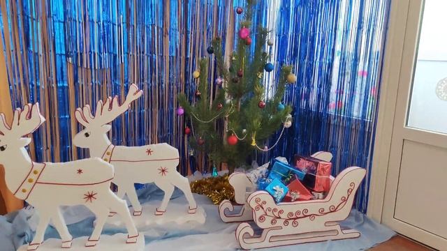 если искали новогодние фоны для своих фото-вот вам несколько интересных локаций смотреть онлайн