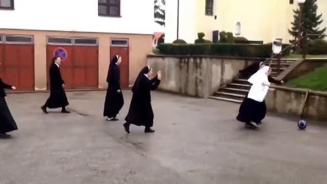 Монашки-футболистки смотреть онлайн