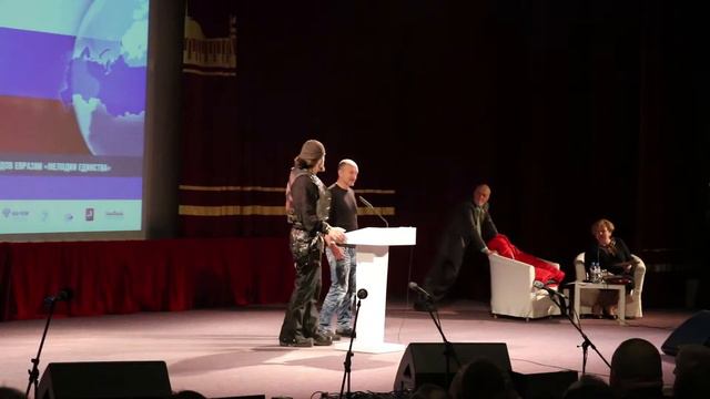 Николай Николаевич Дроздов разминается во время выступления "Хирурга") смотреть онлайн