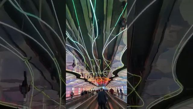 #Chicago Airport #art is cool walking towards #unitedairlines | #tridence смотреть онлайн