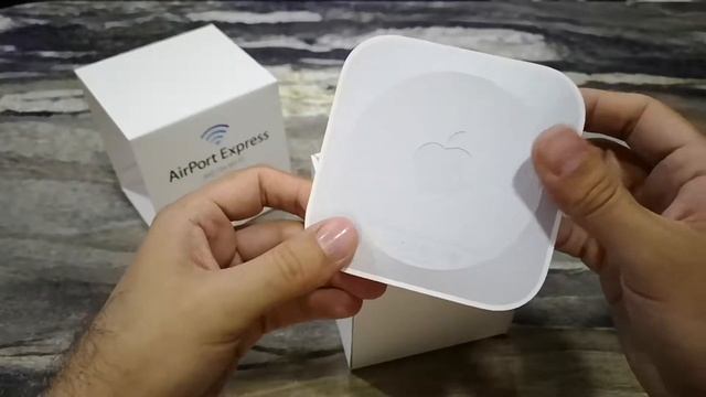 Распаковка Apple AirPort Express MC414RU/A смотреть онлайн