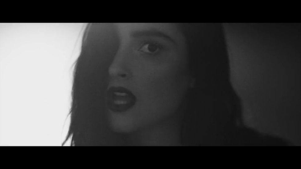 BANKS ♫ Beggin For Thread смотреть онлайн