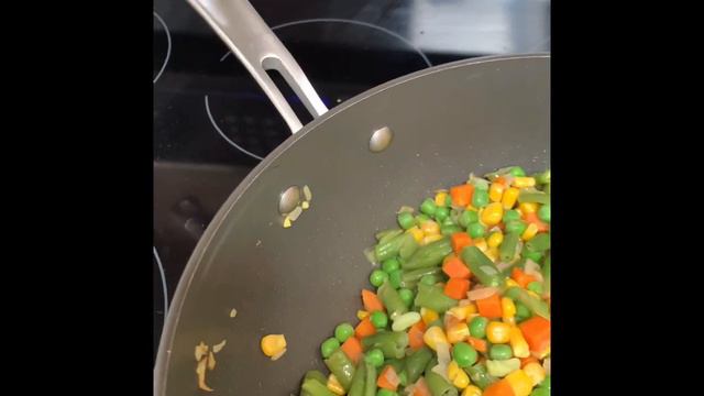 Vegan Жареный Рис С Овощами смотреть онлайн