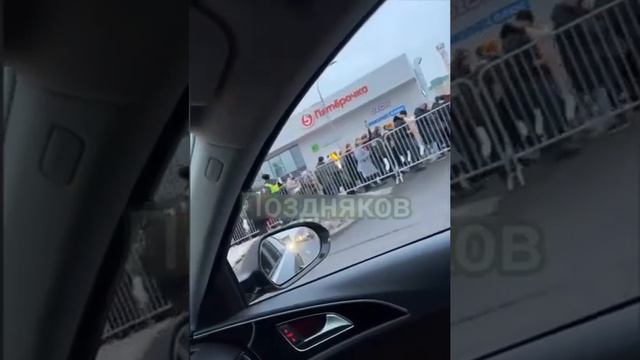 😂Четкий рофл над либерахами, которые за копеечку пришли поглазеть на разлагающегося экстремиста смотреть онлайн