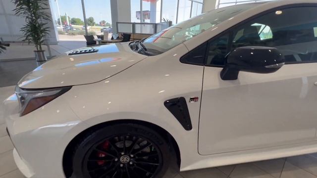 2023 Toyota GR Corolla Circuit Edition in Ice Cap смотреть онлайн