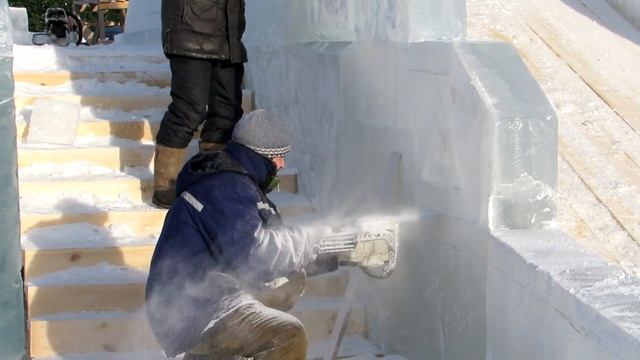 Строительство ледового городка. На Курантах 2018г смотреть онлайн