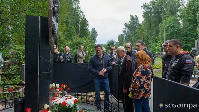 Отец Виктора Цоя на могиле сына! смотреть онлайн