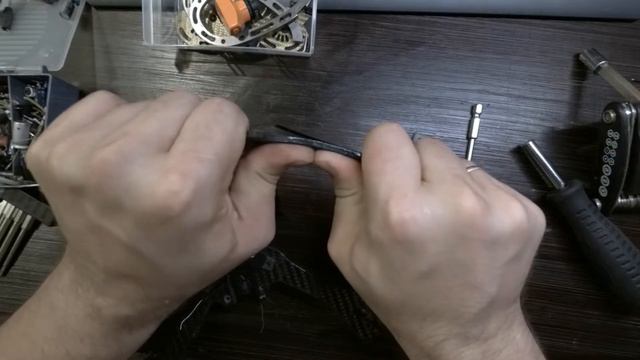 Замена руки гоночного квадрокоптера - ремонт карбоновой рамы GEPRC LX5. смотреть онлайн