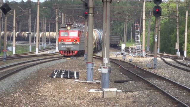 Электровозы ВЛ80С-2130/2136 и ВЛ80С-1217/1493 с грузовыми поездами