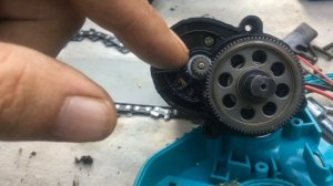 Ремонт аккумуляторной мини пилы за пять минут .