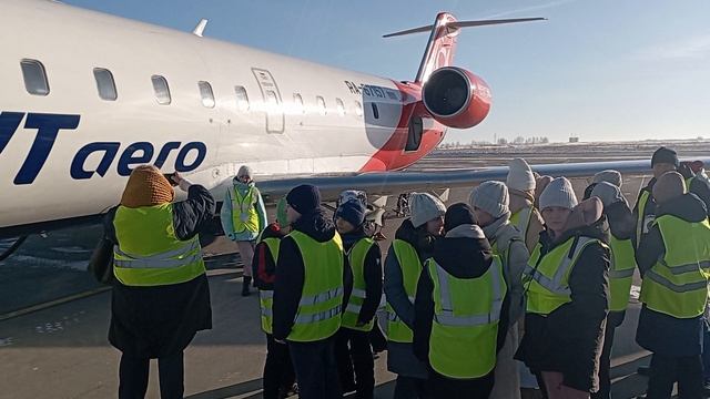 Путешествие по Международному Аэропорту Кемерово им. А.А. Леонова совершили школьники СОШ № 93 смотреть онлайн