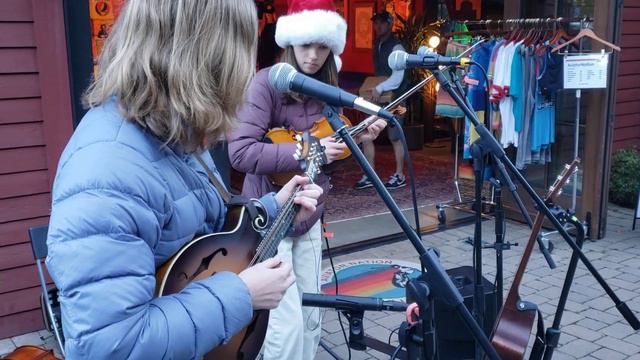 Sweet Sally(Sophia Sparks and Lucy Khadder) "Have Yourself a Merry Little Christmas", MVLY, 12/17/2 смотреть онлайн