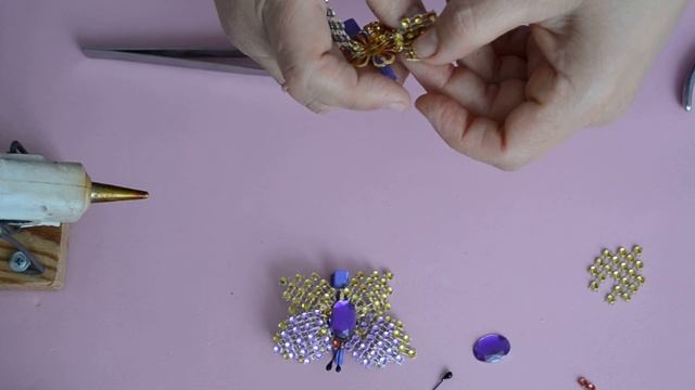 Бабочка из стразовой шины # Butterfly of strass tires смотреть онлайн