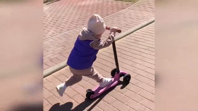 Теона научилась кататься на самокате♥️какая молодец смотреть онлайн