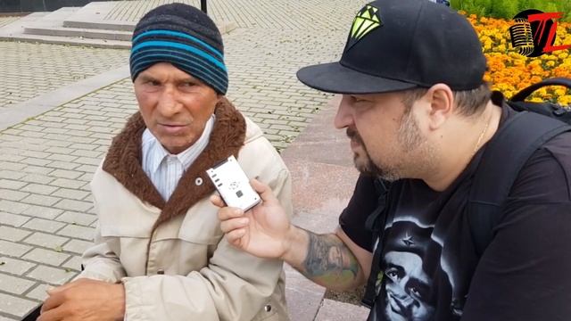 Бывший детдомовец, инвалид. Просит милостыню у афганца. г. Сыктывкар смотреть онлайн