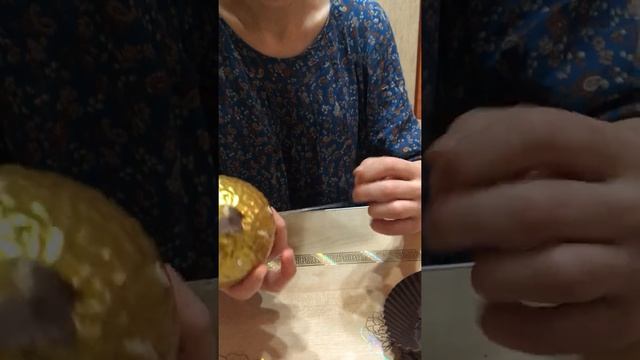 Распаковка. БОЛЬШАЯ КОНФЕТА от FERRERO ROCHER. Стоит ли покупать? смотреть онлайн