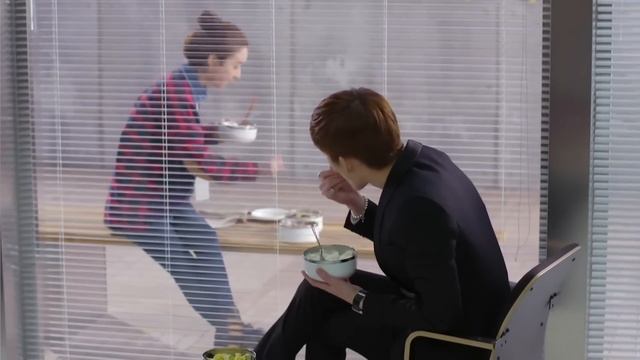 霸道總裁愛上小職員，竟然每天默默偷看她吃盒飯！?Chinese Dramas | 趙麗穎、張翰 смотреть онлайн