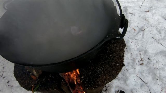 СЫРНЫЙ СУП В ДОМЕ НА ДЕРЕВЕ | ПРАЗДНИЧНЫЙ СТОЛ И РЫЖИЙ ЗВЕРЬ | ЛЕСНЫЕ смотреть онлайн
